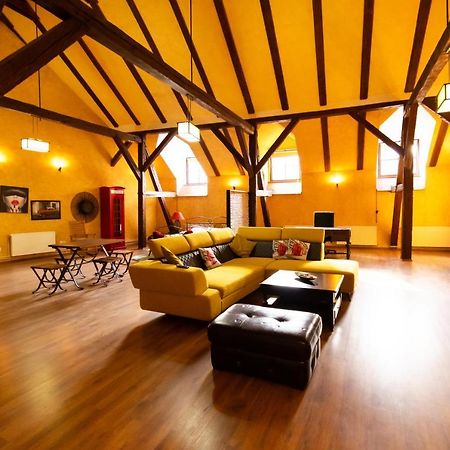 The Attic - Large Open-Space In The Old Town Of Brasov, Minutes Away From The Black Church Luaran gambar