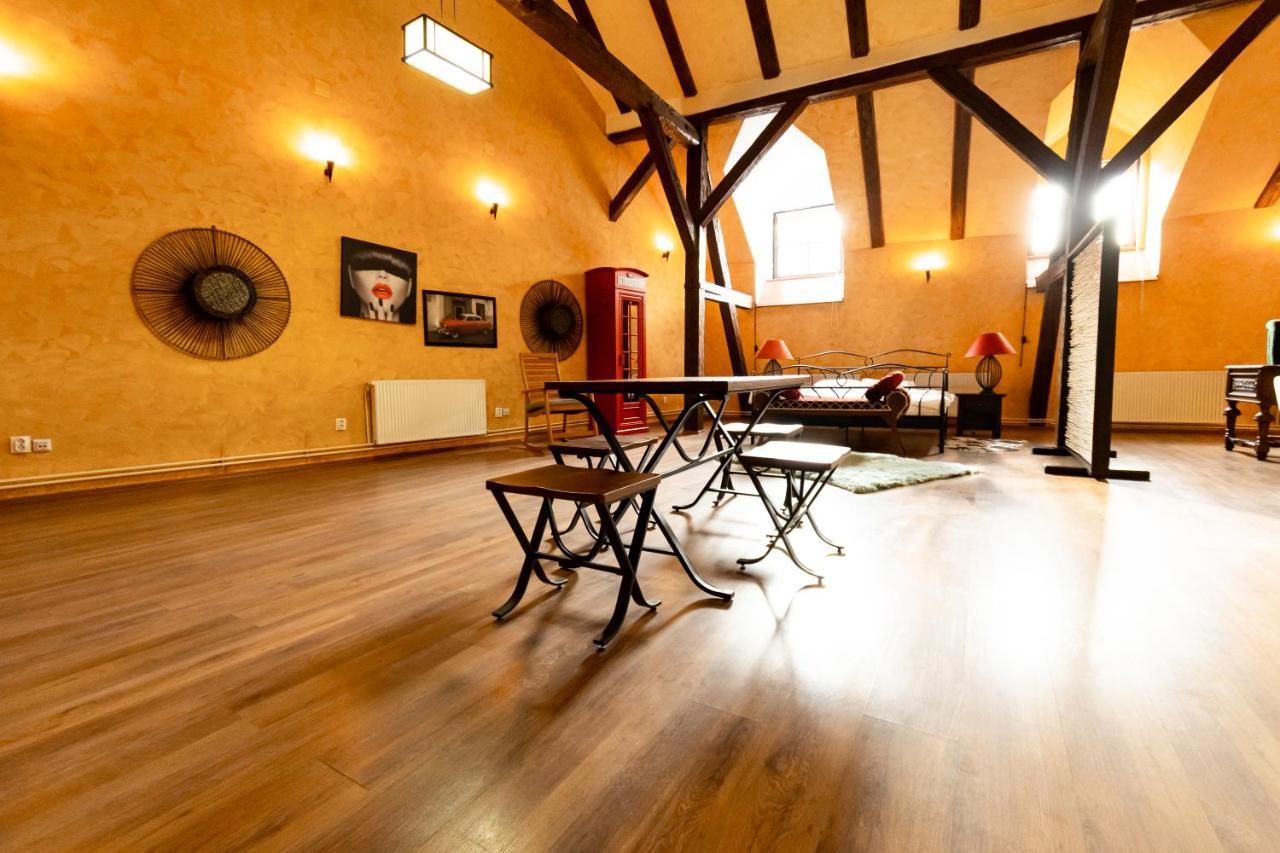The Attic - Large Open-Space In The Old Town Of Brasov, Minutes Away From The Black Church Luaran gambar