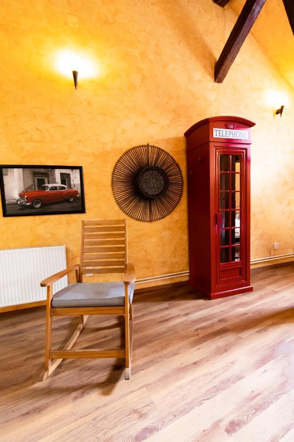 The Attic - Large Open-Space In The Old Town Of Brasov, Minutes Away From The Black Church Luaran gambar